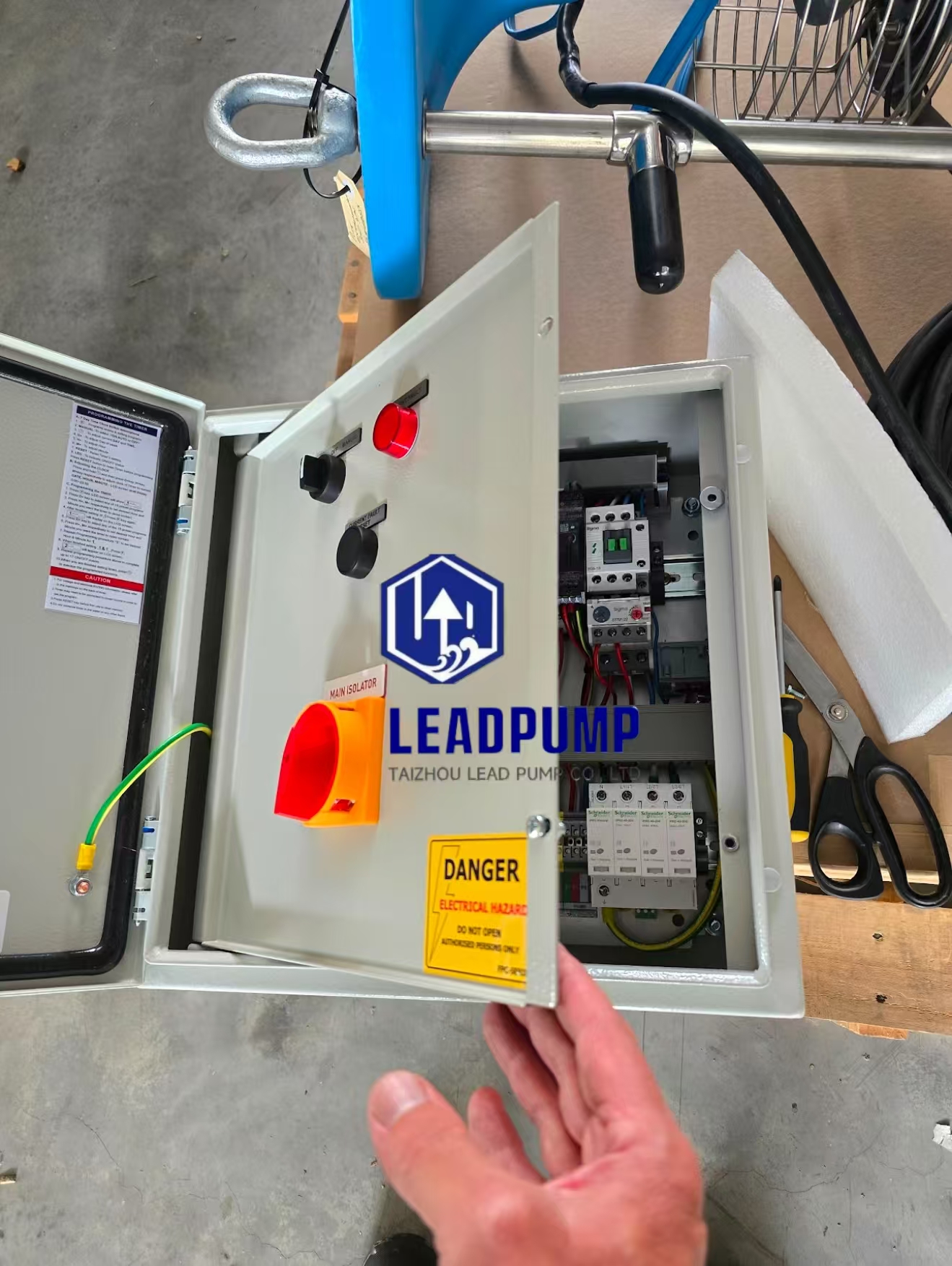 Taizhou Lead Pump co., Ltd fornece solução personalizada de gabinete de controle de energia em resposta a novas mudanças regulatórias